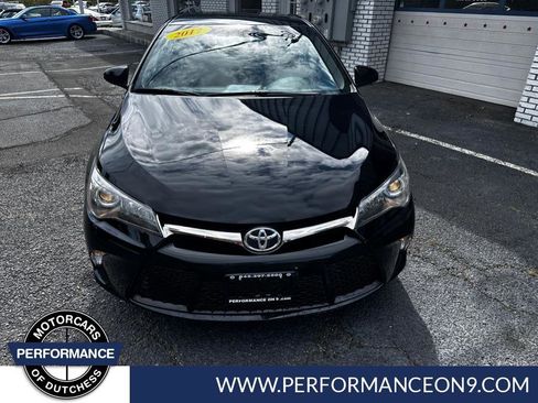 Used 2017 Toyota Camry SE image 2