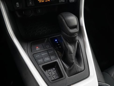 Used 2020 Toyota RAV4 XLE w/ Convenience Package image 24