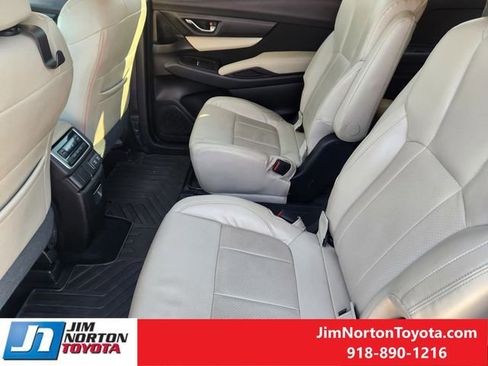 Used 2020 Subaru Ascent Premium w/ Convenience Package image 31