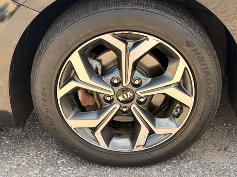 Used 2019 Kia Forte LXS FWD image 11
