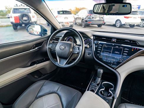 Used 2018 Toyota Camry XLE image 23
