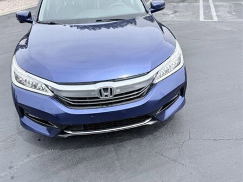 Used 2017 Honda Accord Touring image 4