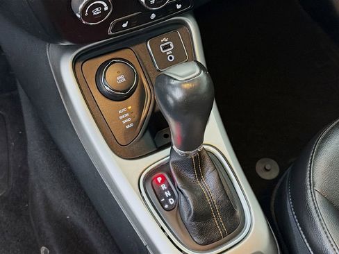 Used 2018 Jeep Compass Latitude w/ Cold Weather Group image 19