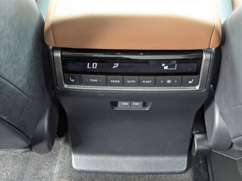 Used 2024 Lexus GX 550 w/ Accessory Package (2T) AWD/4WD image 17
