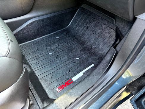 Used 2019 GMC Acadia SLT w/ Black Edition image 35