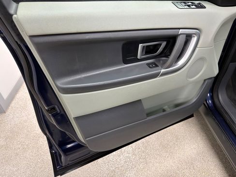 Used 2016 Land Rover Discovery Sport SE image 14