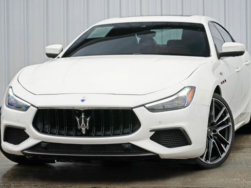 Used 2021 Maserati Ghibli Trofeo image 3