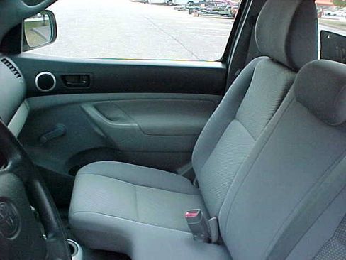 Used 2011 Toyota Tacoma 2WD Regular Cab image 15