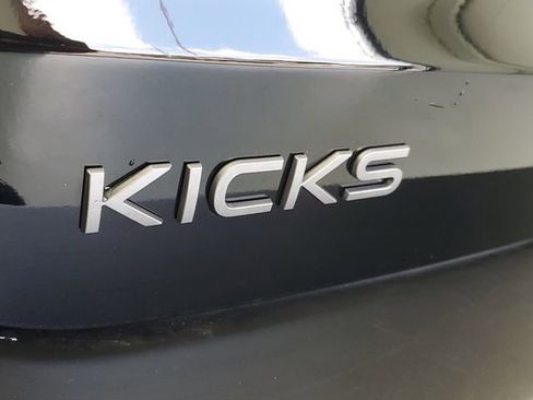 Used 2025 Nissan Kicks SV w/ Illumination Package FWD image 8