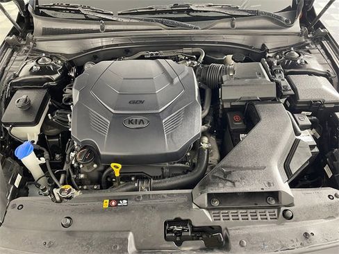 Certified 2017 Kia Cadenza Premium w/ Luxury Package image 21
