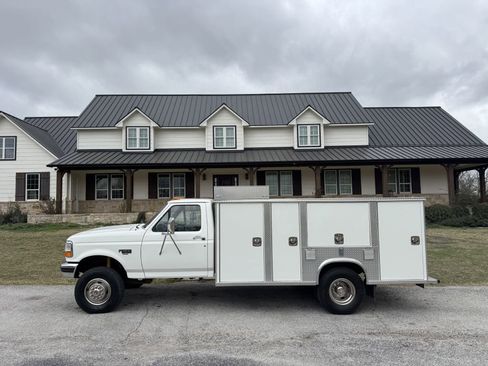Used 1993 Ford F450 2WD Regular Cab Super Duty image 1