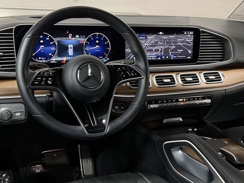 Used 2024 Mercedes-Benz Maybach GLS 600 4MATIC image 38
