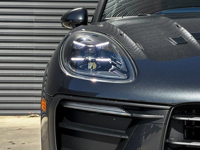 Certified 2026 Porsche Macan AWD/4WD image 12