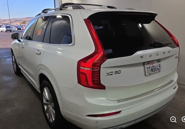 Used 2016 Volvo XC90 T6 Momentum w/ Momentum Plus Package AWD/4WD image 2