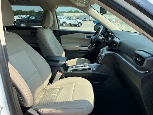 Used 2023 Ford Explorer XLT AWD/4WD image 21