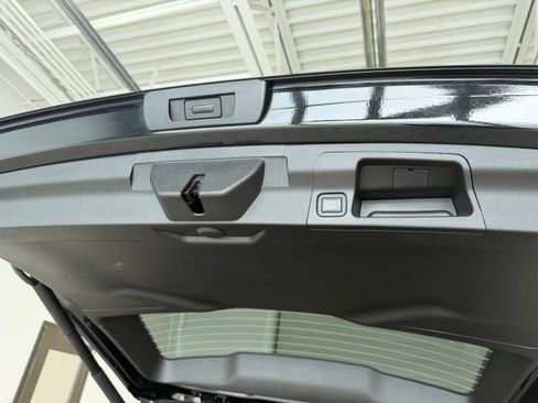 Used 2023 GMC Acadia SLT AWD/4WD image 34
