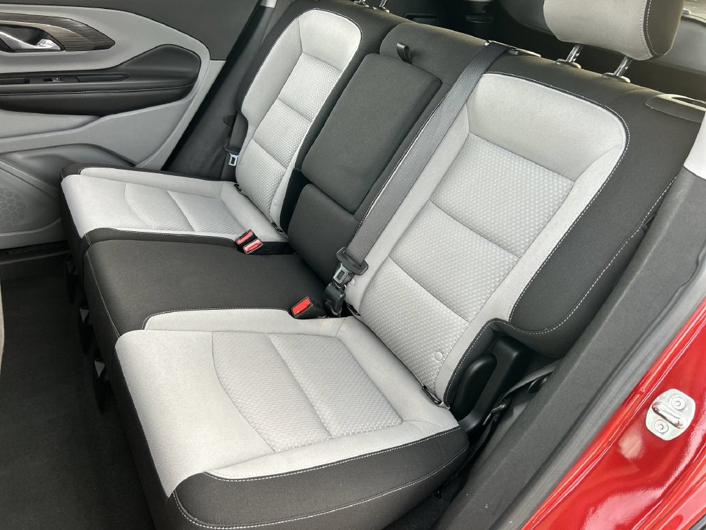 Used 2023 GMC Terrain SLE FWD image 25