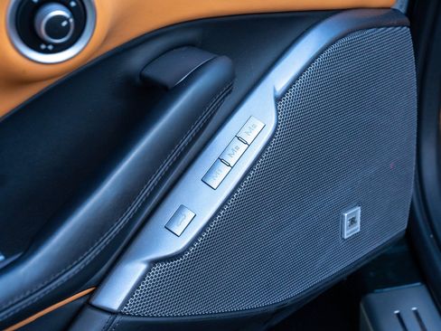 Used 2019 Ferrari Portofino RWD image 27