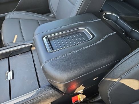 Used 2024 GMC Yukon Denali AWD/4WD image 38