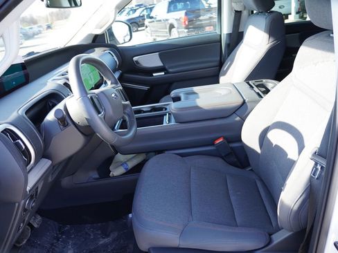 Certified 2025 Ford Expedition Active image 18