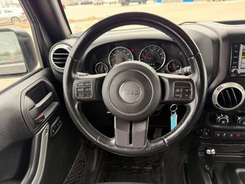 Used 2017 Jeep Wrangler Unlimited Sahara w/ Connectivity Group AWD/4WD image 30