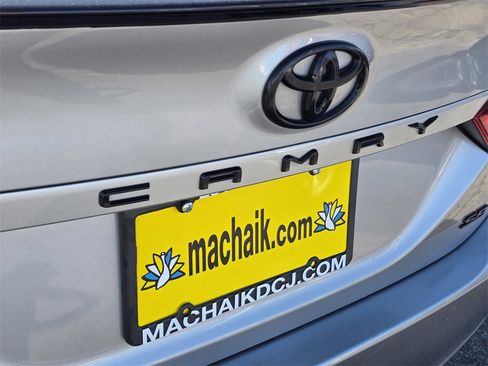 Used 2022 Toyota Camry SE image 9