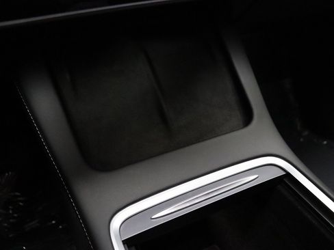 Used 2022 Tesla Model Y Long Range image 46