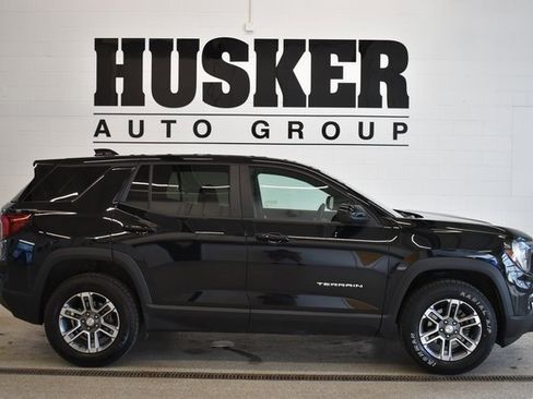 Used 2025 GMC Terrain Elevation image 2