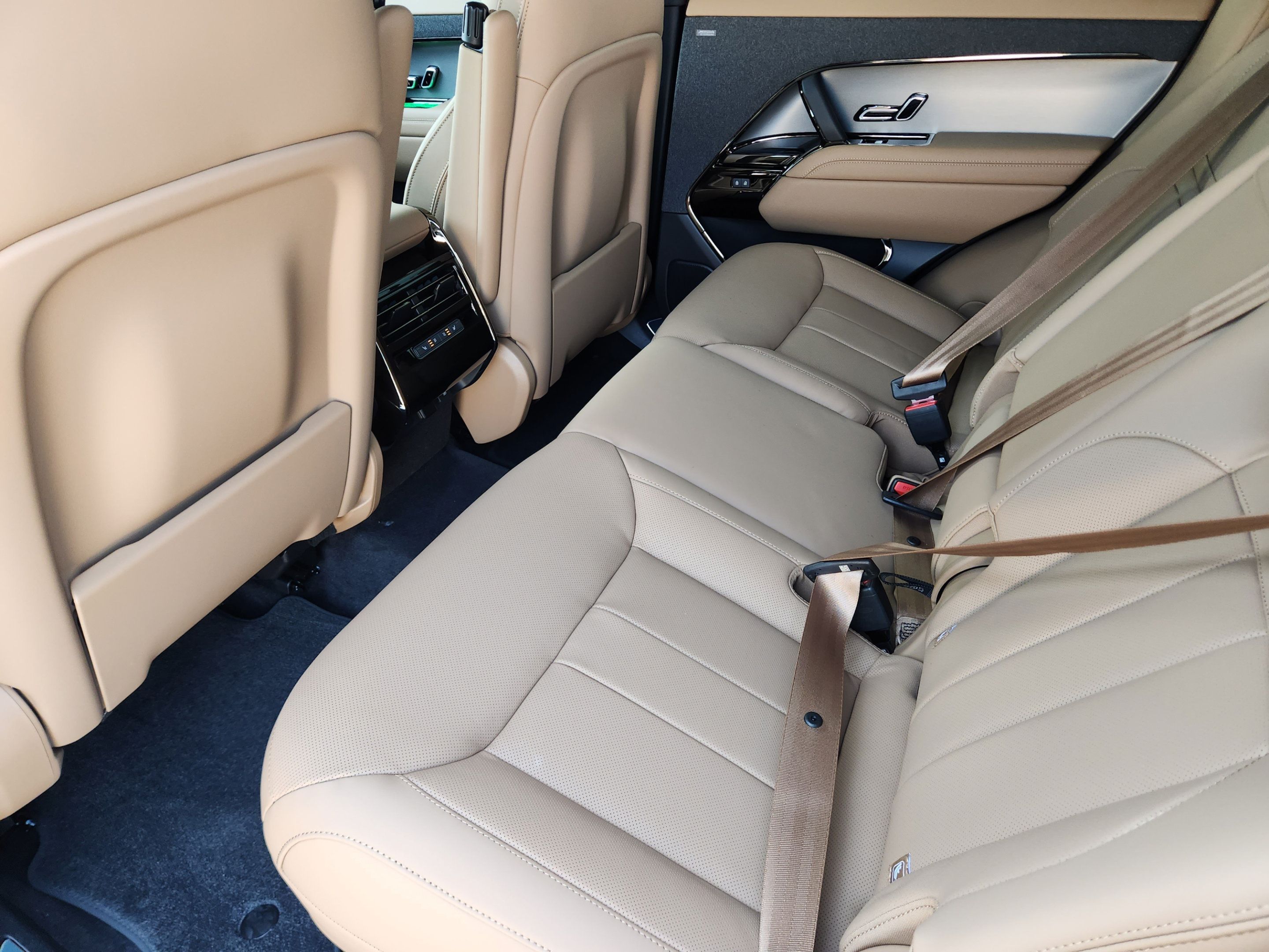 New 2027 Land Rover Range Rover Sport SE AWD/4WD image 23