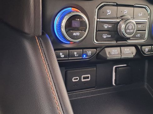 Used 2022 GMC Yukon AT4 w/ Technology Package AWD/4WD image 6