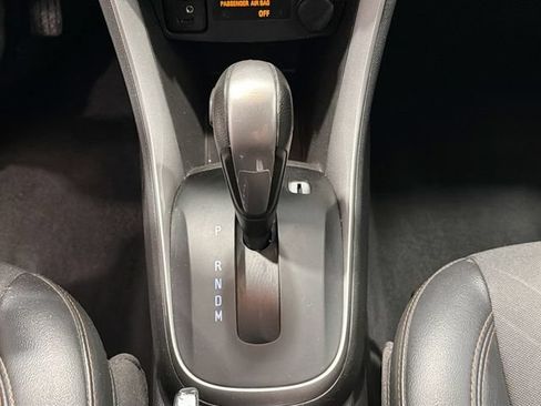 Used 2020 Chevrolet Trax LT w/ LT Convenience Package FWD image 15