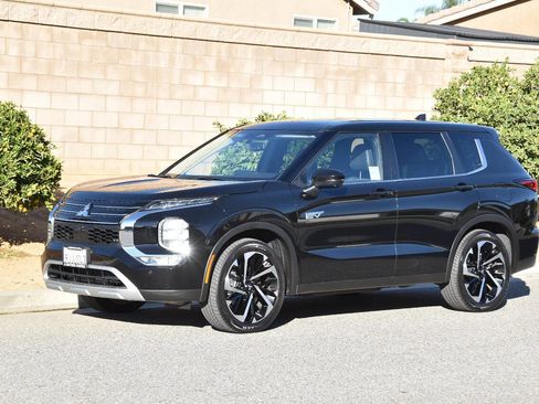 Used 2023 Mitsubishi Outlander SE image 11