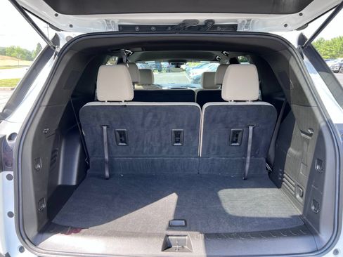Used 2023 Chevrolet Traverse LS FWD image 7