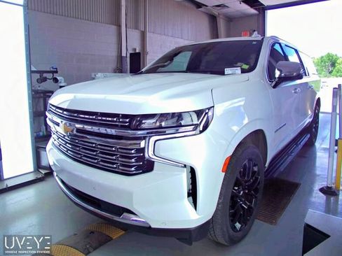 Used 2023 Chevrolet Suburban Premier AWD/4WD image 2