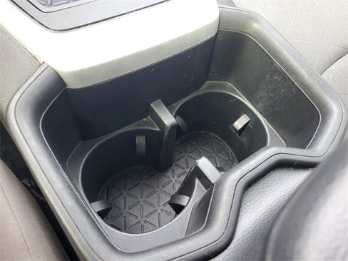 Used 2022 Toyota RAV4 XLE image 24