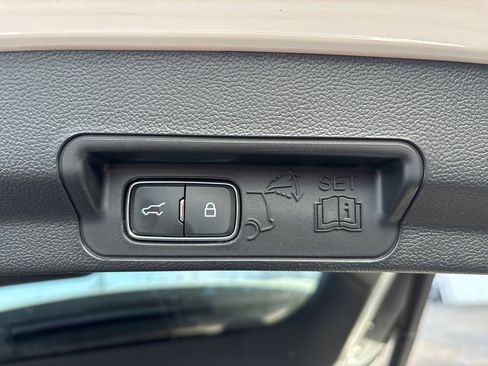 Used 2023 Ford Explorer Limited w/ Limited Technology Package image 27