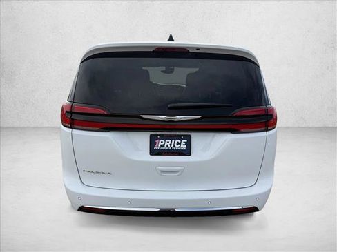 Used 2024 Chrysler Pacifica Touring-L FWD image 6