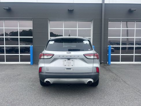 Used 2020 Ford Escape SE image 3
