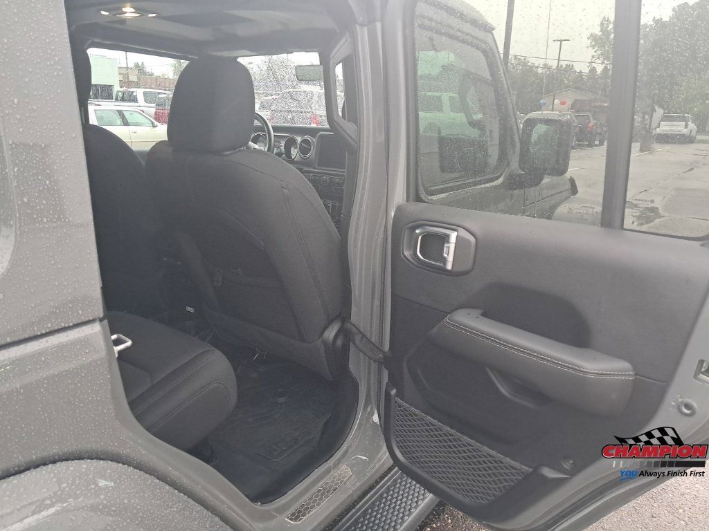 Used 2020 Jeep Wrangler Unlimited Sahara AWD/4WD image 21