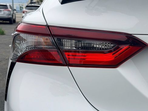 Used 2022 Toyota Camry SE w/ Carpet Mat Package (TMS) FWD image 10