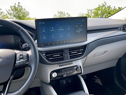 Used 2025 Ford Escape SE image 6