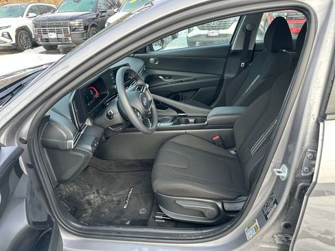 Certified 2025 Hyundai Elantra Blue image 9