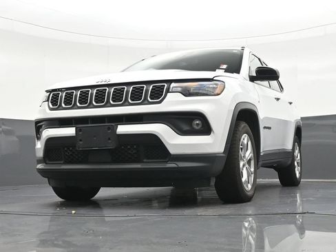 Used 2024 Jeep Compass Latitude AWD/4WD image 33