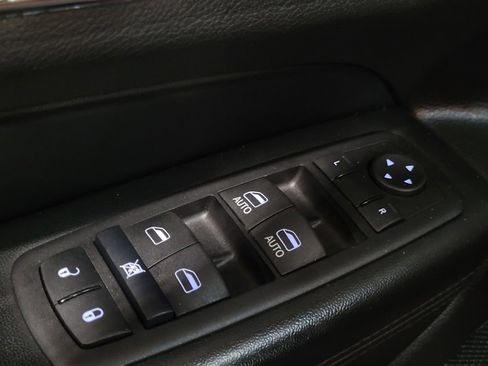 Used 2018 Jeep Grand Cherokee Limited image 27