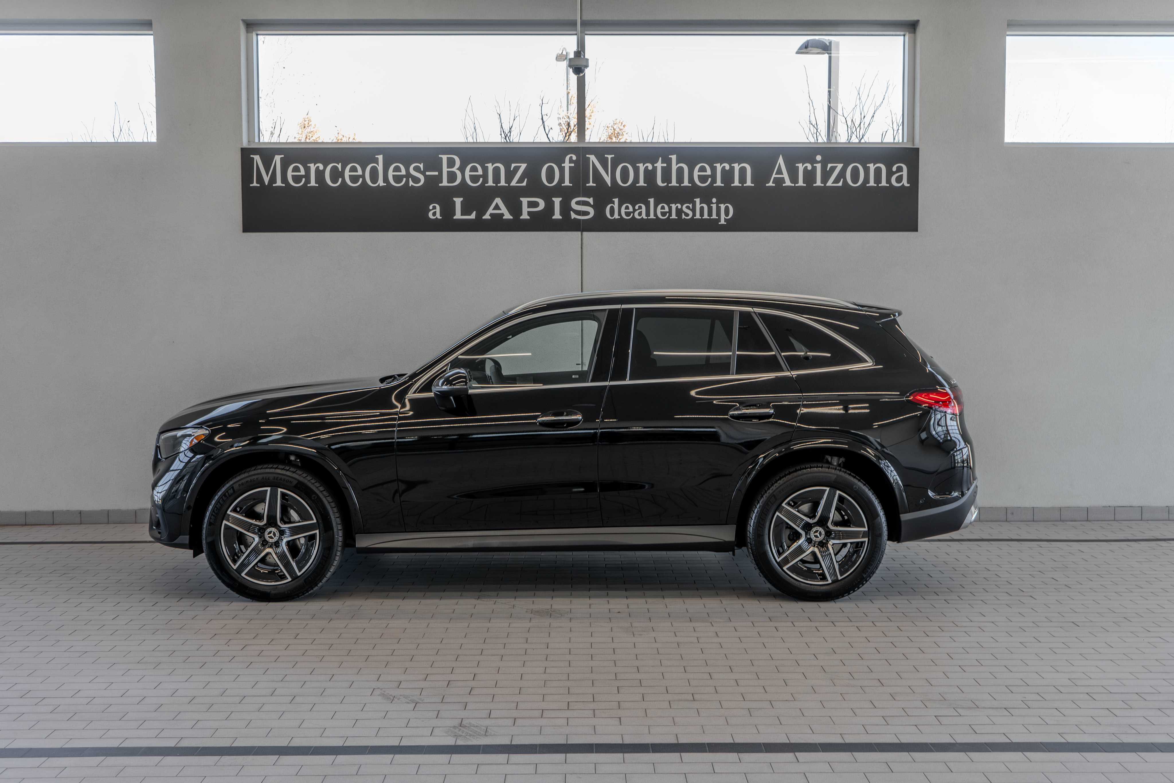 Used 2026 Mercedes-Benz GLC 300 4MATIC image 2