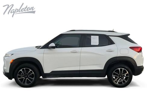 Used 2025 Chevrolet TrailBlazer LT AWD/4WD image 3