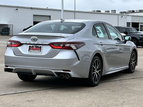 Used 2022 Toyota Camry SE image 4