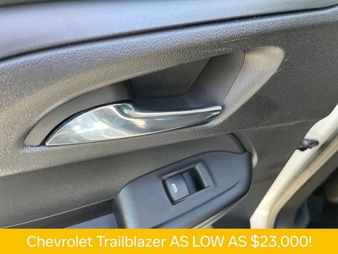 Used 2023 Chevrolet TrailBlazer LT FWD image 37