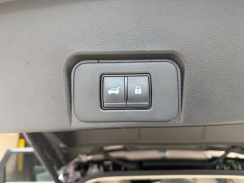 Used 2025 Nissan Rogue SV FWD image 20
