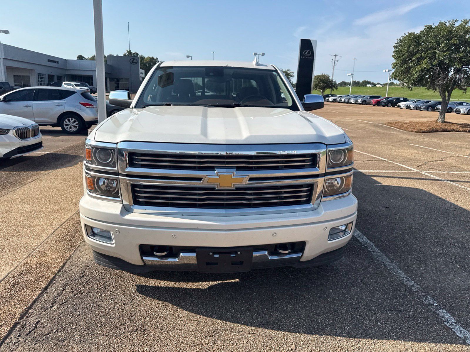 Used 2015 Chevrolet Silverado 1500 High Country w/ High Country Premium Package AWD/4WD image 2